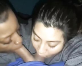 Брюнетка и негритянка сосут парню член перед камерой