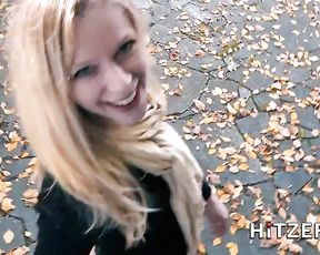 Сексуальная немка трахается в пирсингованную киску с агентом на улице